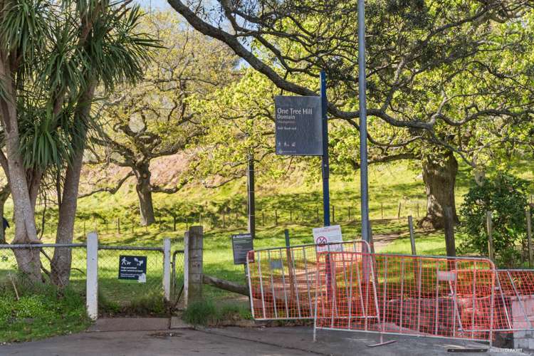 2f Golf Road Epsom_13