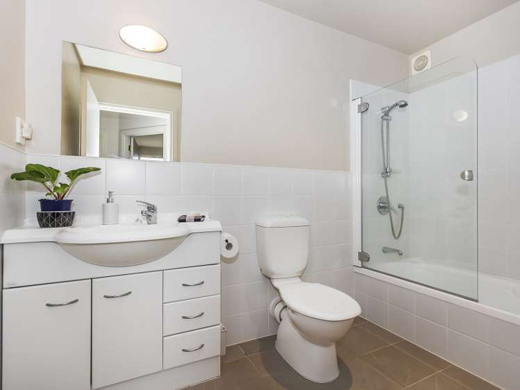 153h Grant Road Thorndon_15