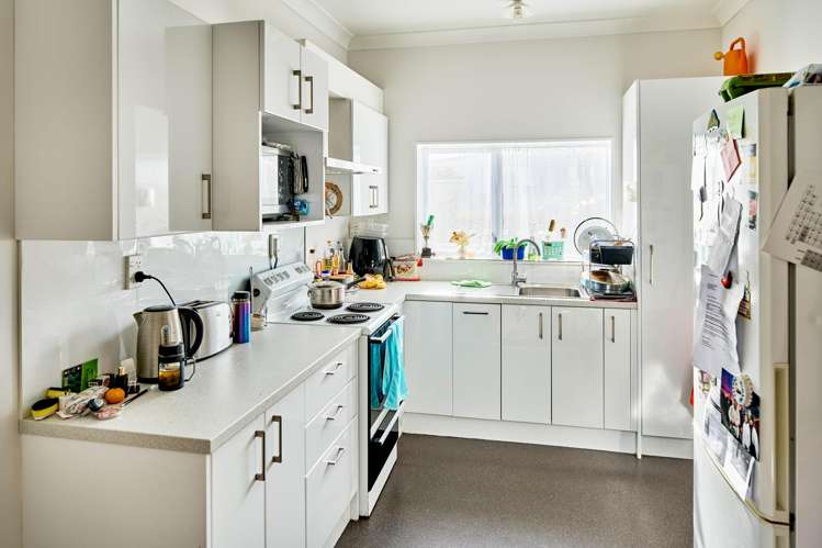 279 Dowse Drive Maungaraki_2