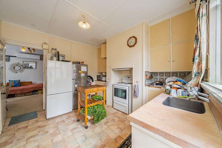 47 Riddlers Crescent Petone_4