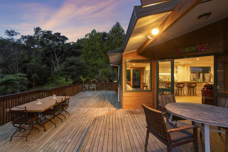 1075 Huia Road Huia_14