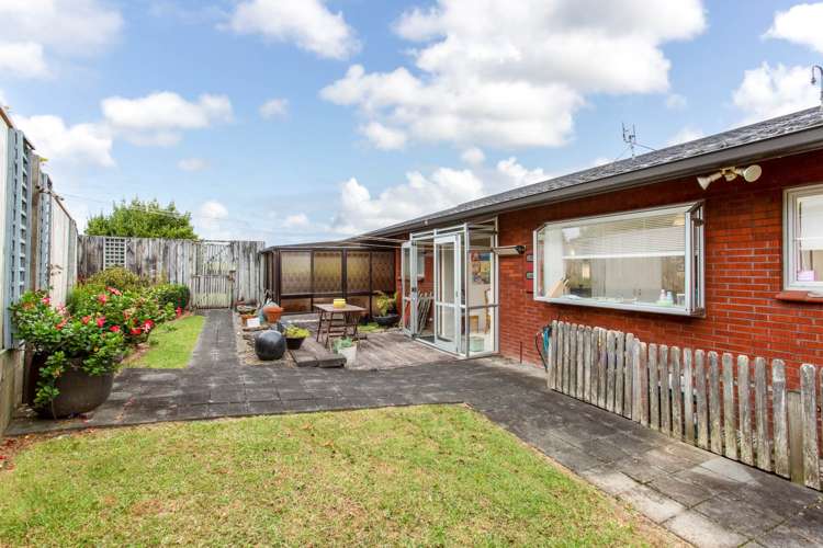 2/33 Akoranga Drive Northcote_12