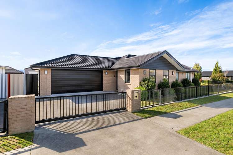 16 Spitfire Drive Burleigh_17