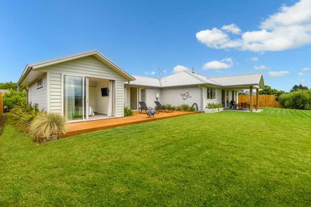 Stylish Family Living With Green Belt Views!