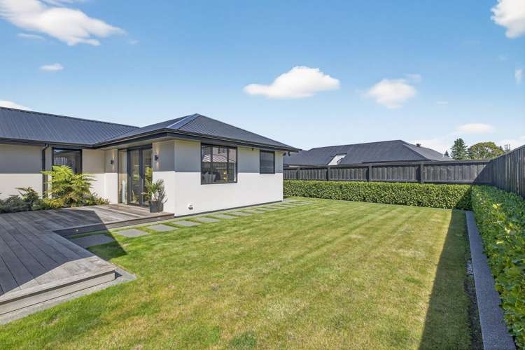 56 Carnaveron Drive Lincoln_37