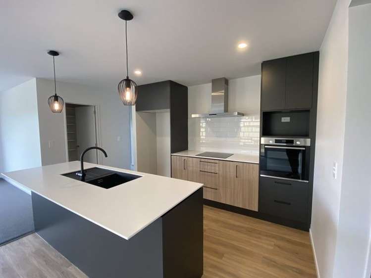 36 Eileen Way 11103_1