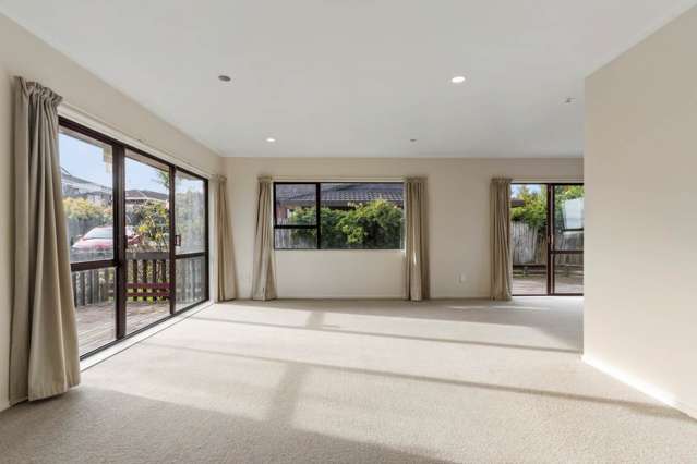 2/128 Botany Road Botany Downs_1