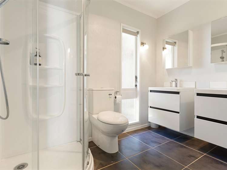 23 Gilbass Avenue Hamilton Lake_16