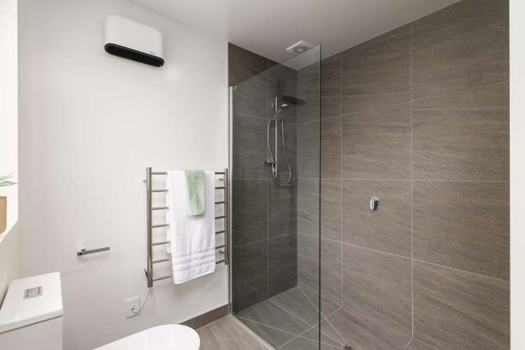 2/152 Woodham Road Linwood_9