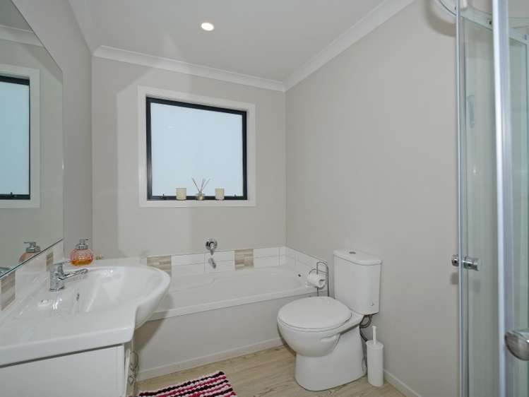 11b Aran More Place Belmont_13