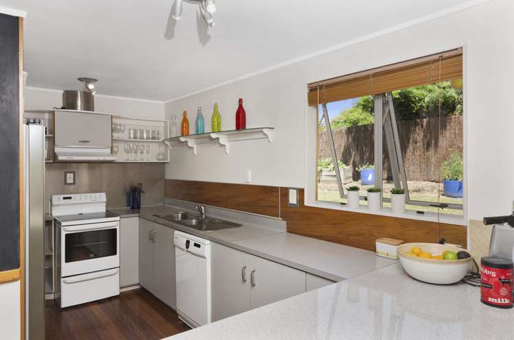 16 Dawnhaven Drive Te Atatu Peninsula_6