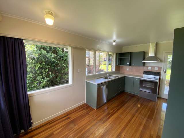 25 Highland Avenue Titirangi_3