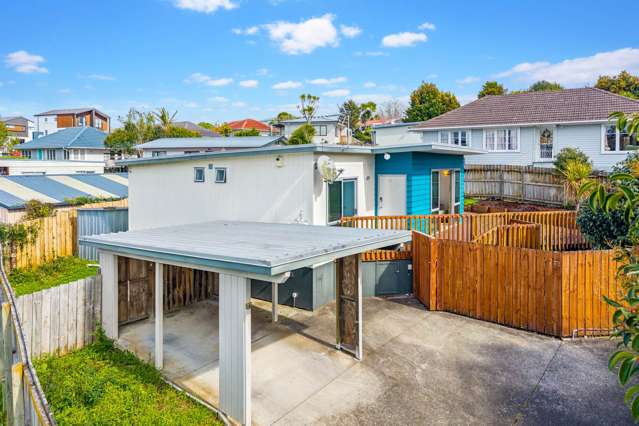 Sun-Filled Freehold Living in Te Atatu Peninsula