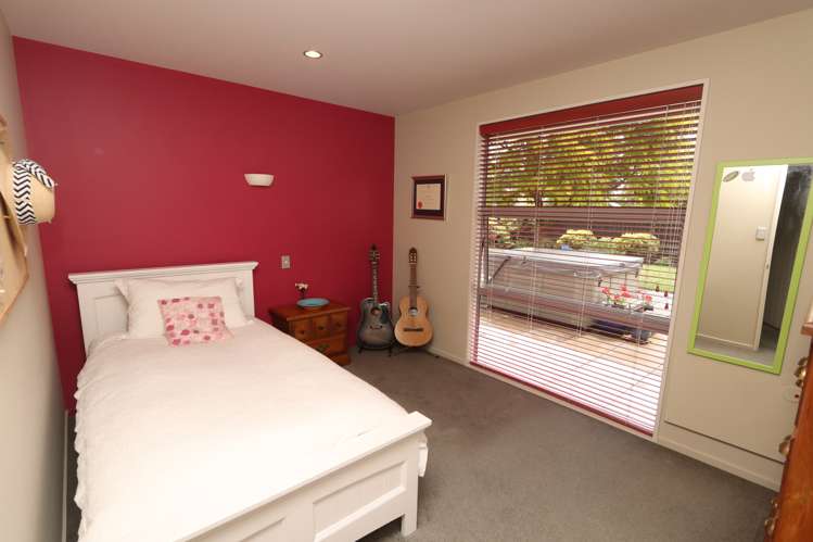 67 Farm Road Allenton_12