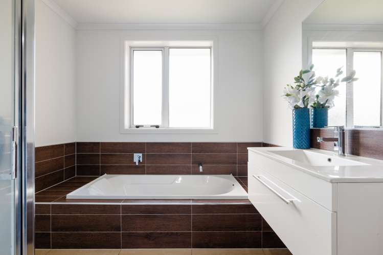 6 Cabourne Drive Glenview_14