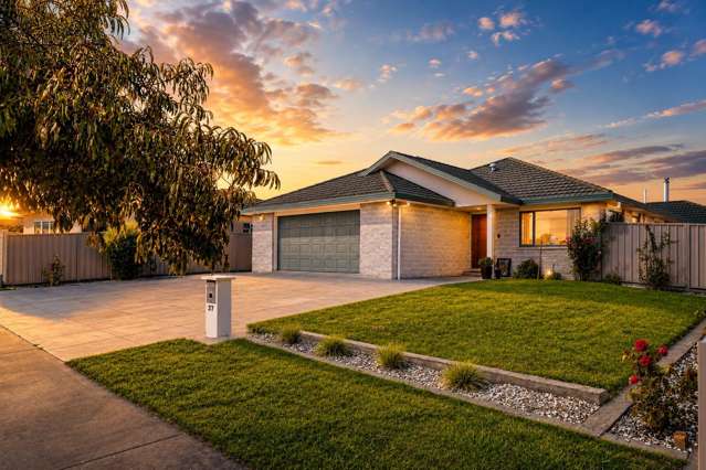 Large Living in Havelock North