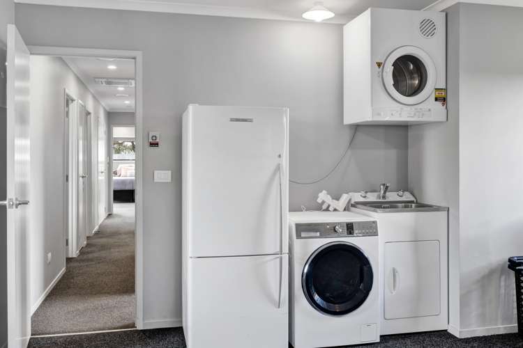 6 Montague Grove Stratford_11