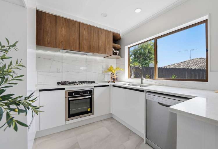 8 Caldecote Place Flat Bush_15