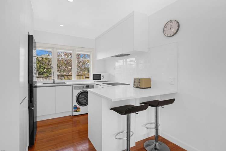 2/7 Greenhill Crescent Pakuranga Heights_7