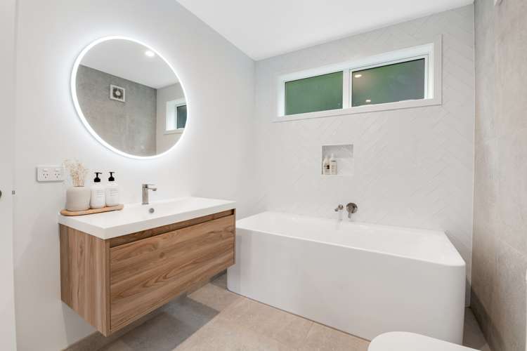 10 Pohutukawa Avenue Red Beach_22