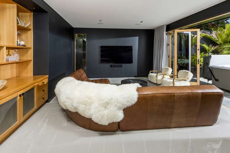 21 Whitby Crescent Mairangi Bay_13