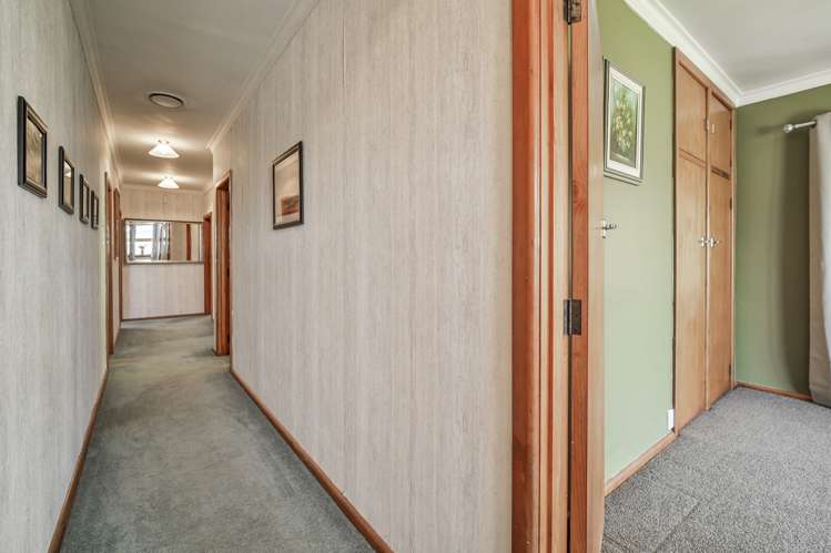 711 Maitland Crescent Mayfair_9