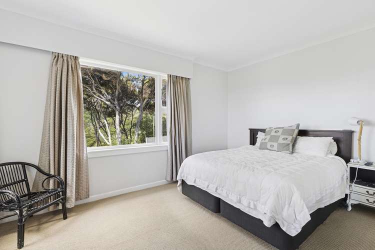 31 Kiriwai Road Paremata_11