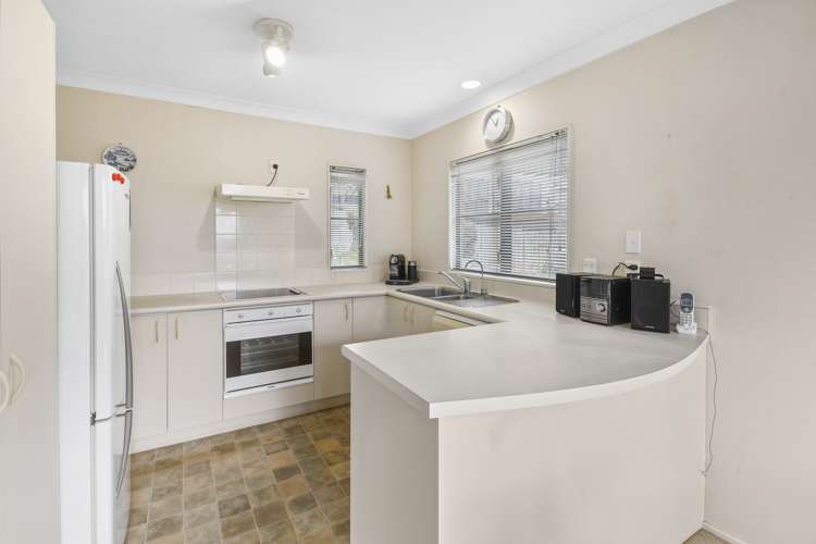 2/5 Ribbonwood Crescent Goodwood Heights_21