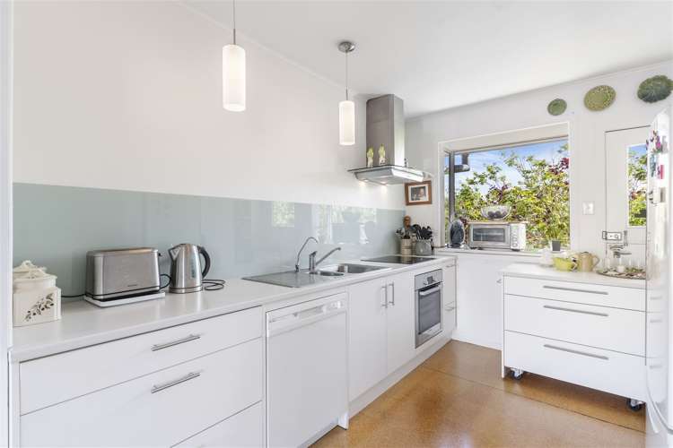 10 Kelvin Crescent Te Atatu Peninsula_13