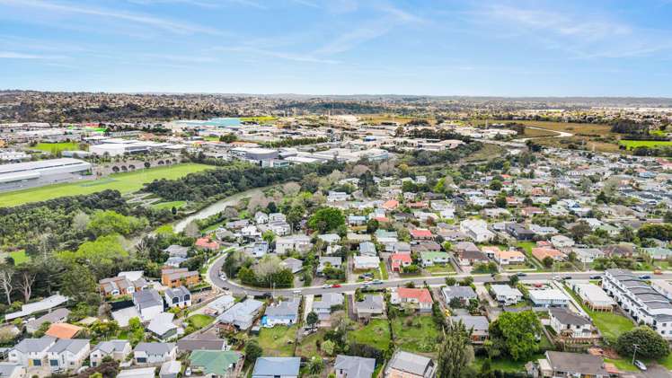 30 Sylvan Crescent Te Atatu South_27