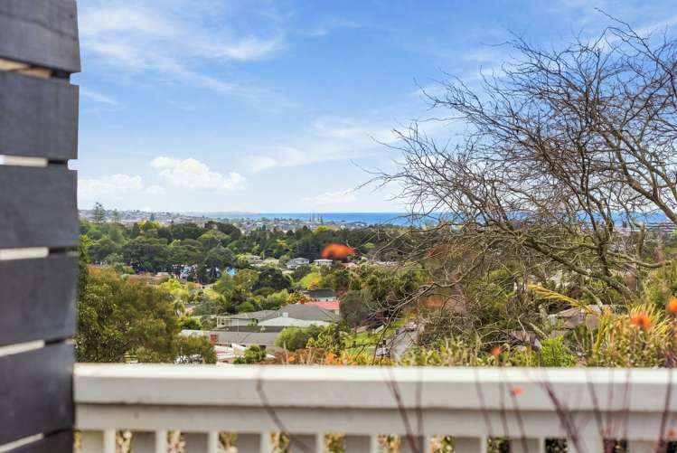 1/96 Alton Avenue Hillcrest_2