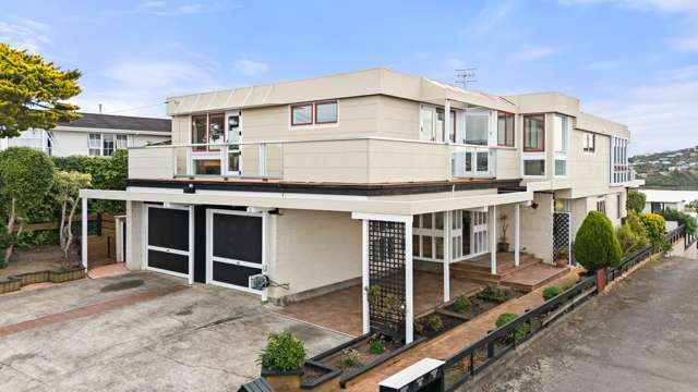 SEAVIEW SANCTUARY – SPACE, SUN & STUNNING INLET VIEWS