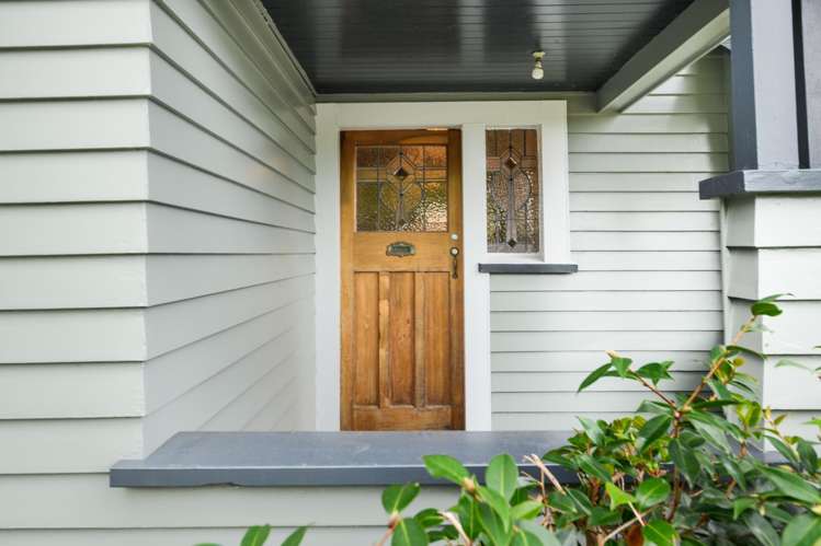 9 Burns Avenue Takaro_2