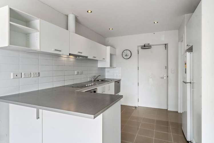 B11/71 Spencer Road Oteha_5