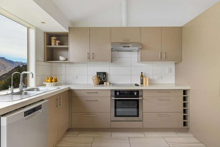 2a Bird Place Fernhill/Sunshine Bay_3