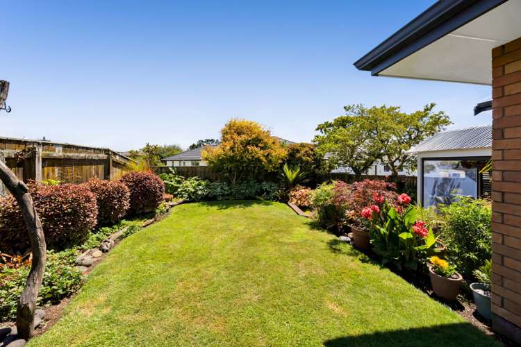 9 Elizabeth Grove Stratford_47