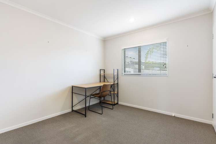 63a Royal Road Massey_11