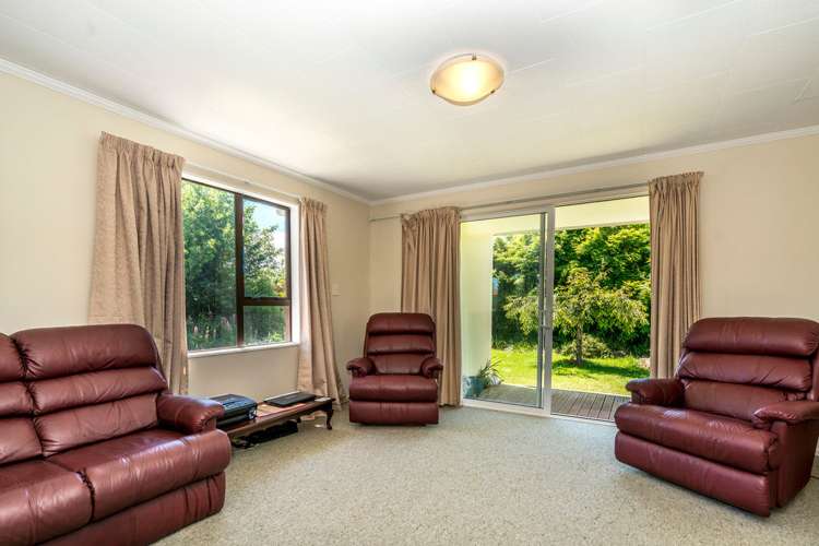 451 Lake Road South Leeston_8