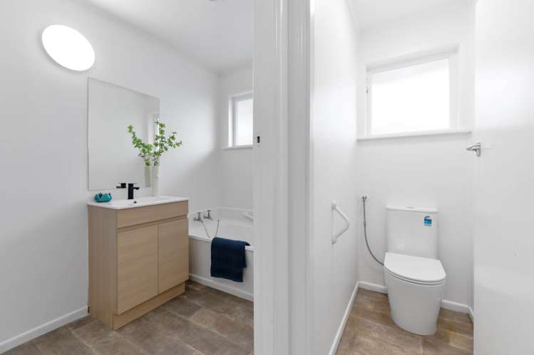 2/295A Blockhouse Bay Road Avondale_16