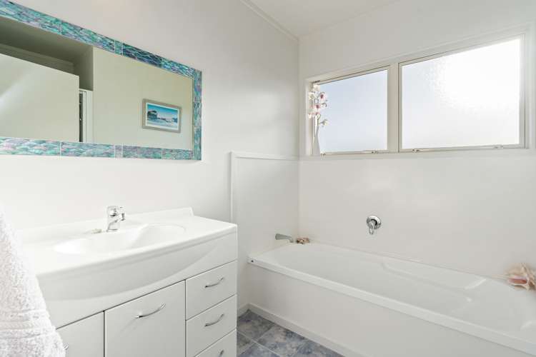 19 Manaia View Road One Tree Point_8