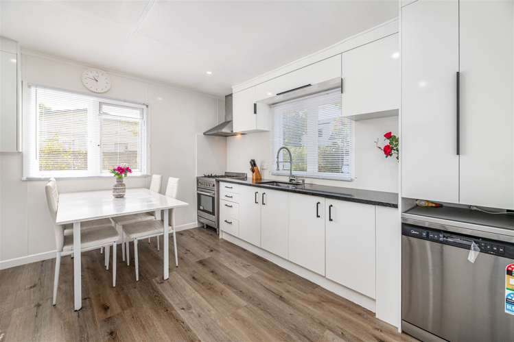 2/176 Henderson Valley Road Henderson_5