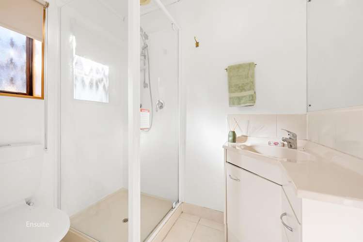 8 Runanga Grove Waikanae_17