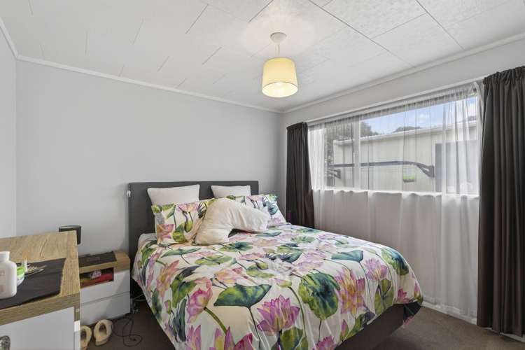 1/6 Hoyle Place Westown_16