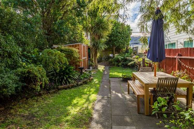 12 Te Wharepouri Street Berhampore_17