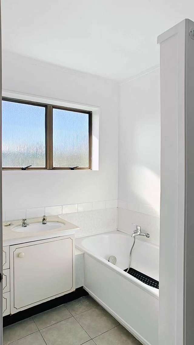 2/320 Pakuranga Road Pakuranga Heights_3