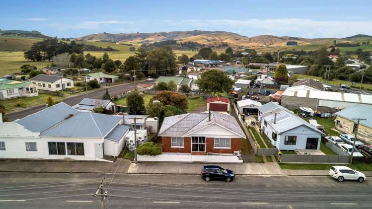 10 Saunders Street and 4 Ryley Street Owaka_25