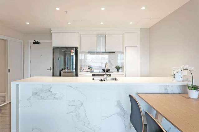 1005/47 Beach Road City Centre_2