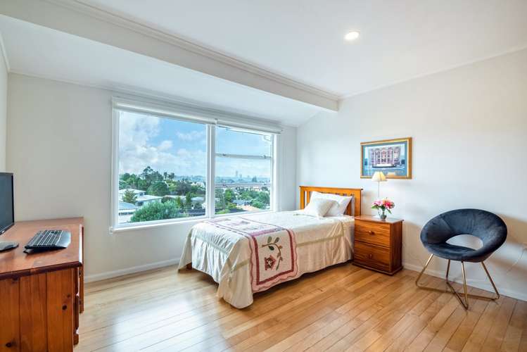 82 Seaview Road Castor Bay_13