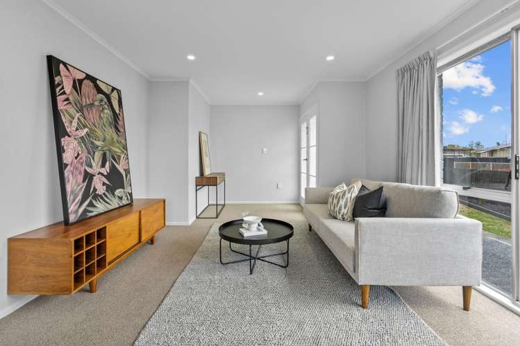 16 Rhonda Avenue Deanwell_13