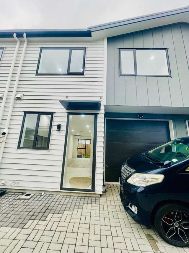 Modern 3-Bedroom Townhouse - Stylish, Spacious & Low Maintenance